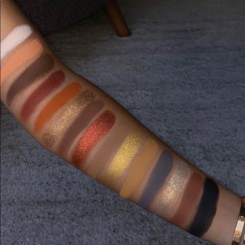 Kylie Cosmetics 🐆 Collection Palette - Picture 3 of 4